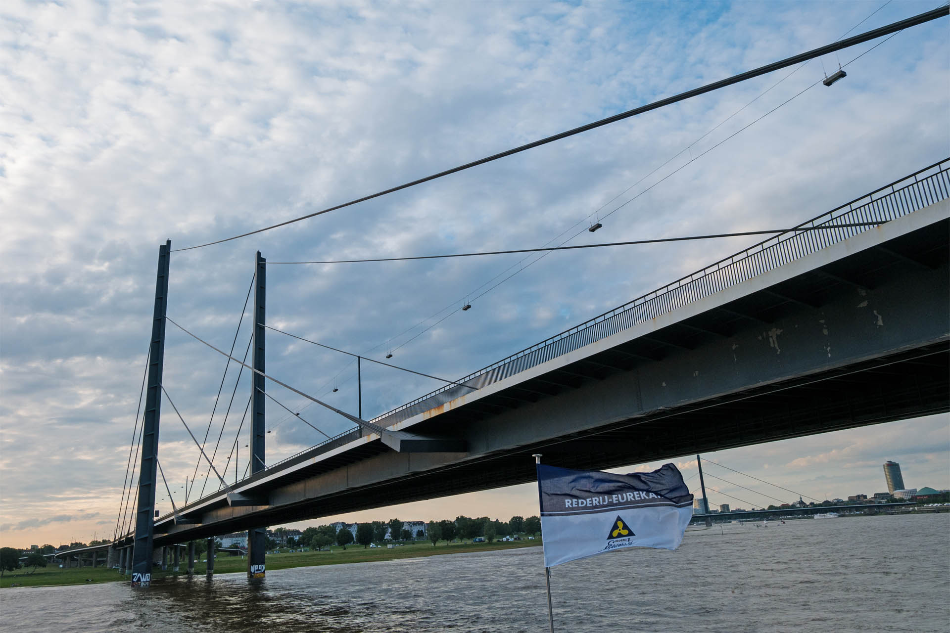 Rheinkniebrücke