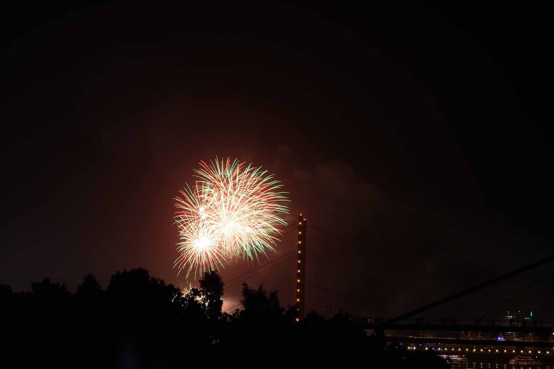 Feuerwerk Rheinkirmes 56