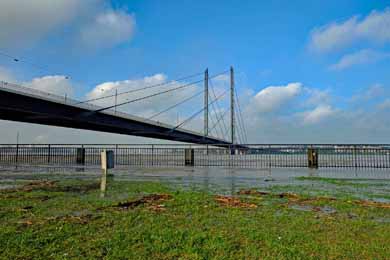Rheinknie-Brücke